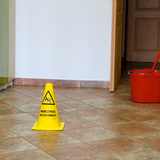 DHS VK10 Výstražný kužeľ - Nebezpečenstvo pošmyknutia!