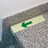 17.US7490D Profil na hranu schodov - šípka dole